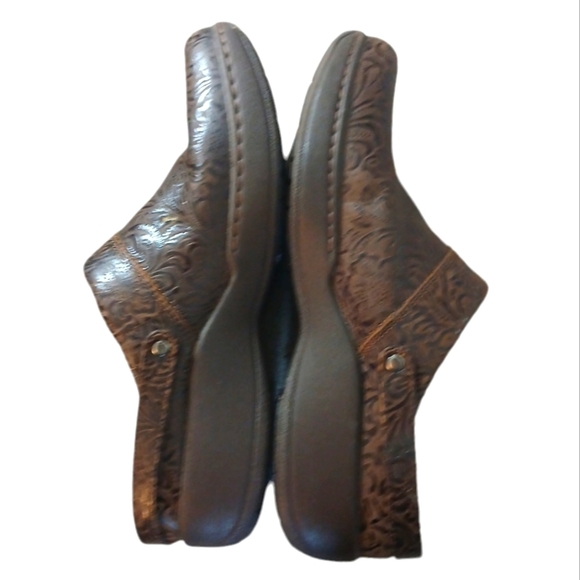 Dansko Brown Tooled Leather Clogs Slip On Shoes or Sling Back size 10-10.5 - Picture 6 of 11
